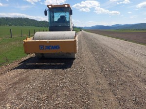 В Республике Алтай ремонтируют дорогу между селами Сугаш и Талда